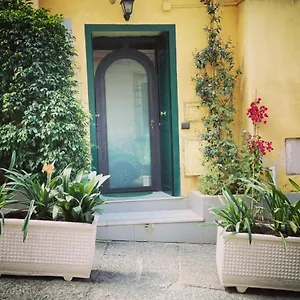 Jenniʻs Indipendent Tiny House , Napoli Italia