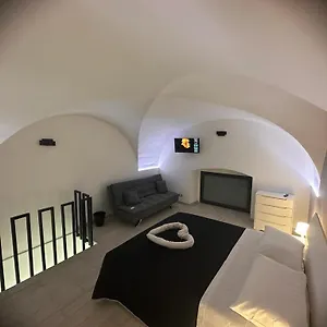 House30 , Aeroporto di Catania Fontana Rossa Italia